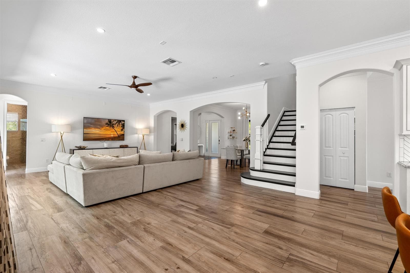 LIVING_ROOM_TO_FRONT_ANGLE