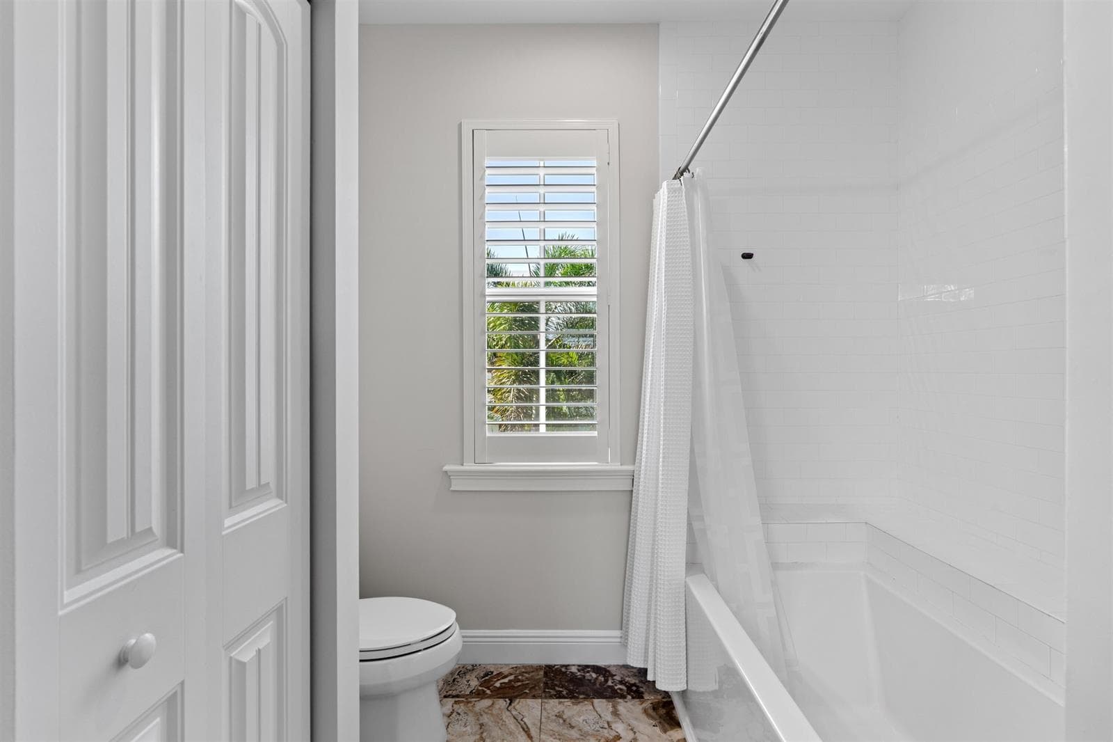 BATHROOM_1_STRAIGHT