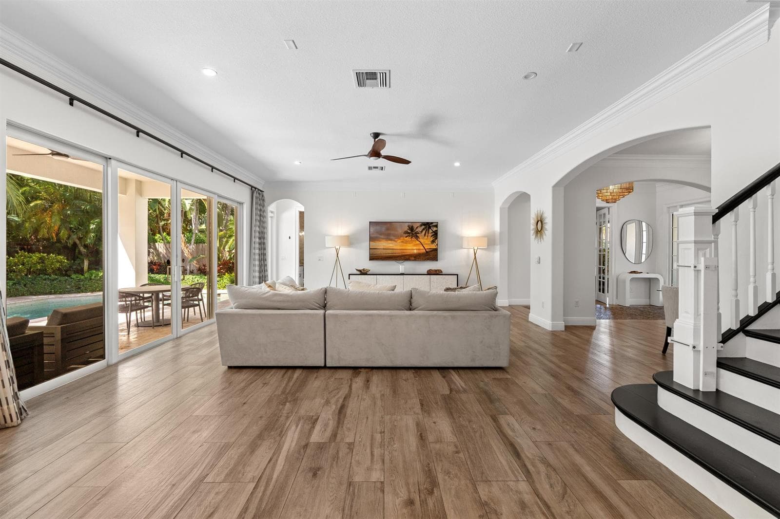 LIVING_ROOM_STRAIGHT (1)