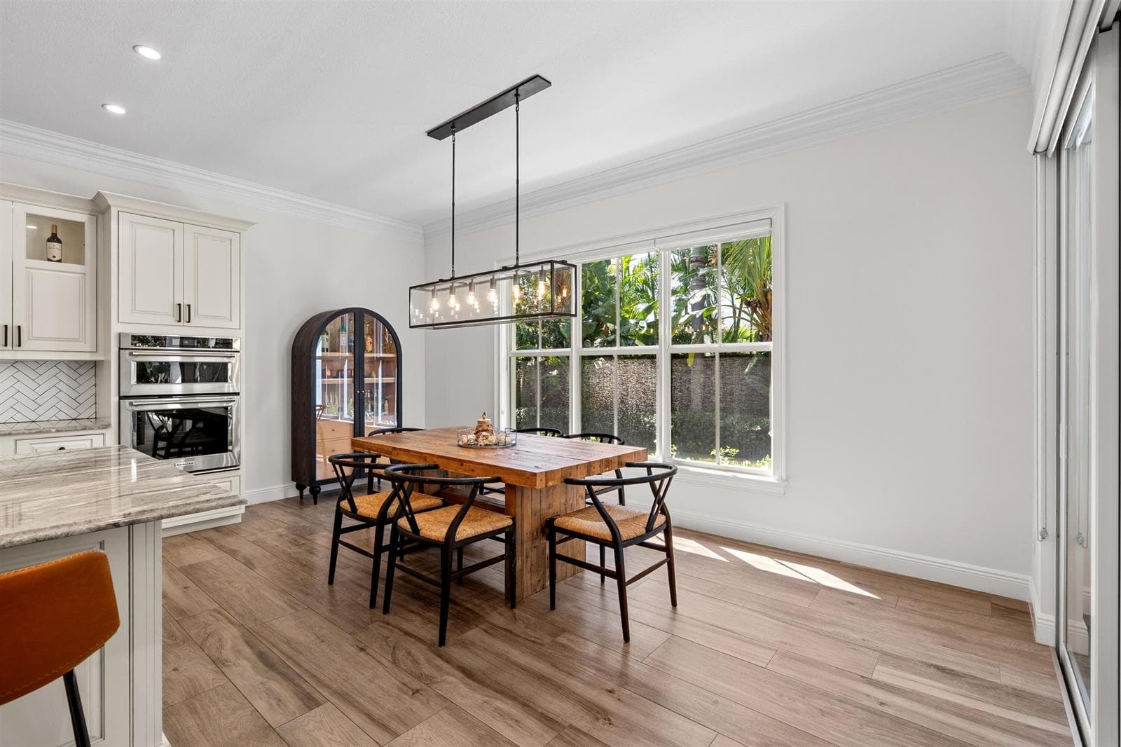BREAKFAST_NOOK_ANGLE