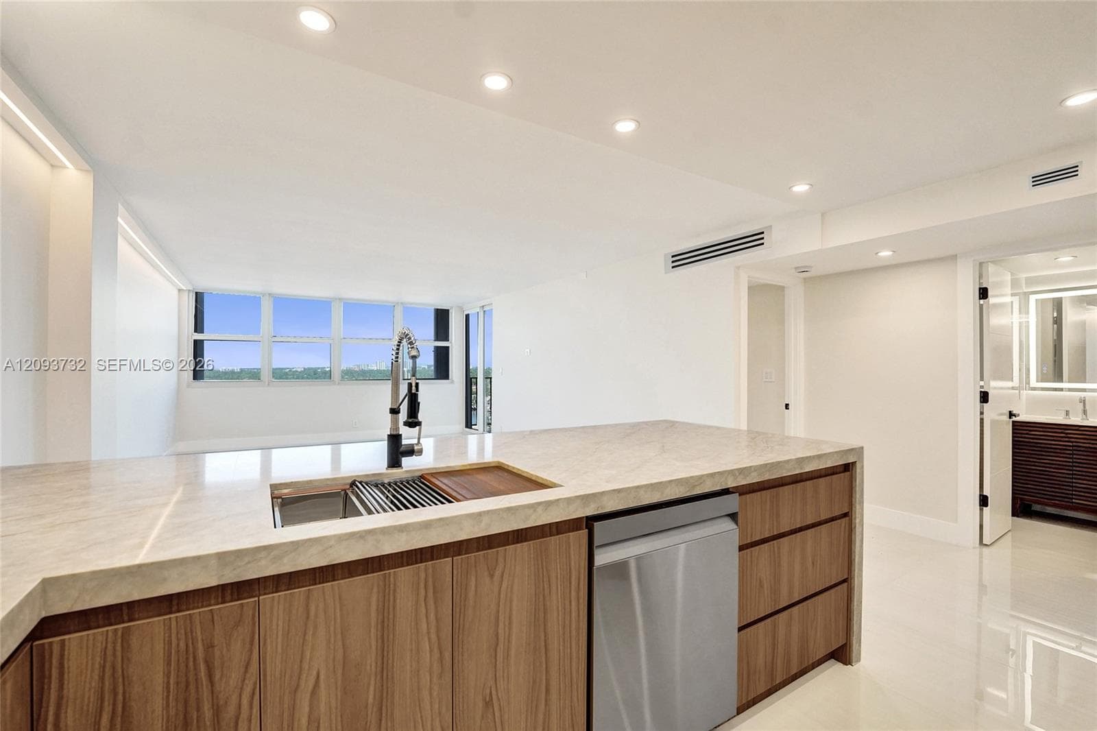 TRAFALGAR TOWERS CONDOMIN · #1205 in Hollywood - Photo 7
