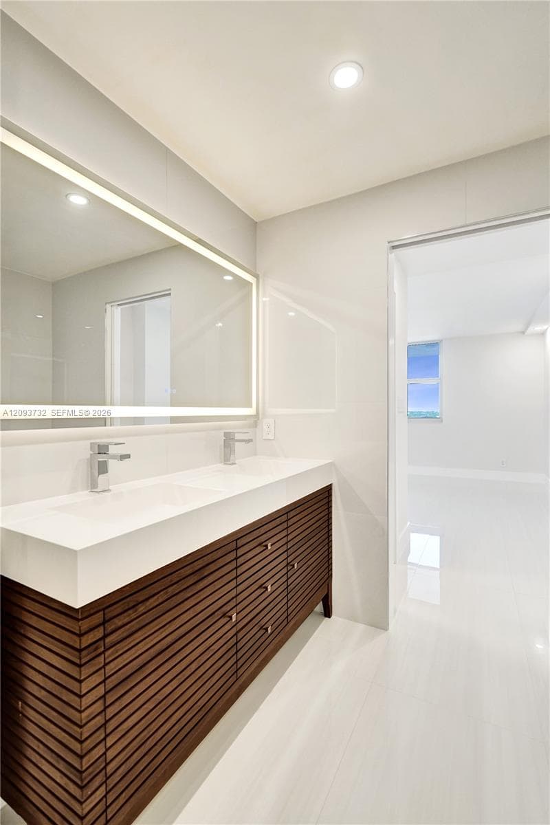 TRAFALGAR TOWERS CONDOMIN · #1205 in Hollywood - Photo 28