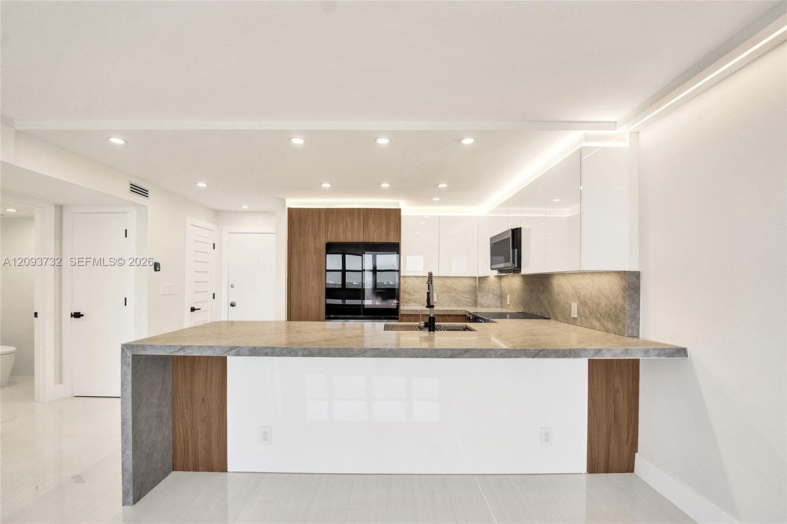 TRAFALGAR TOWERS CONDOMIN · #1205 in Hollywood - Photo 5