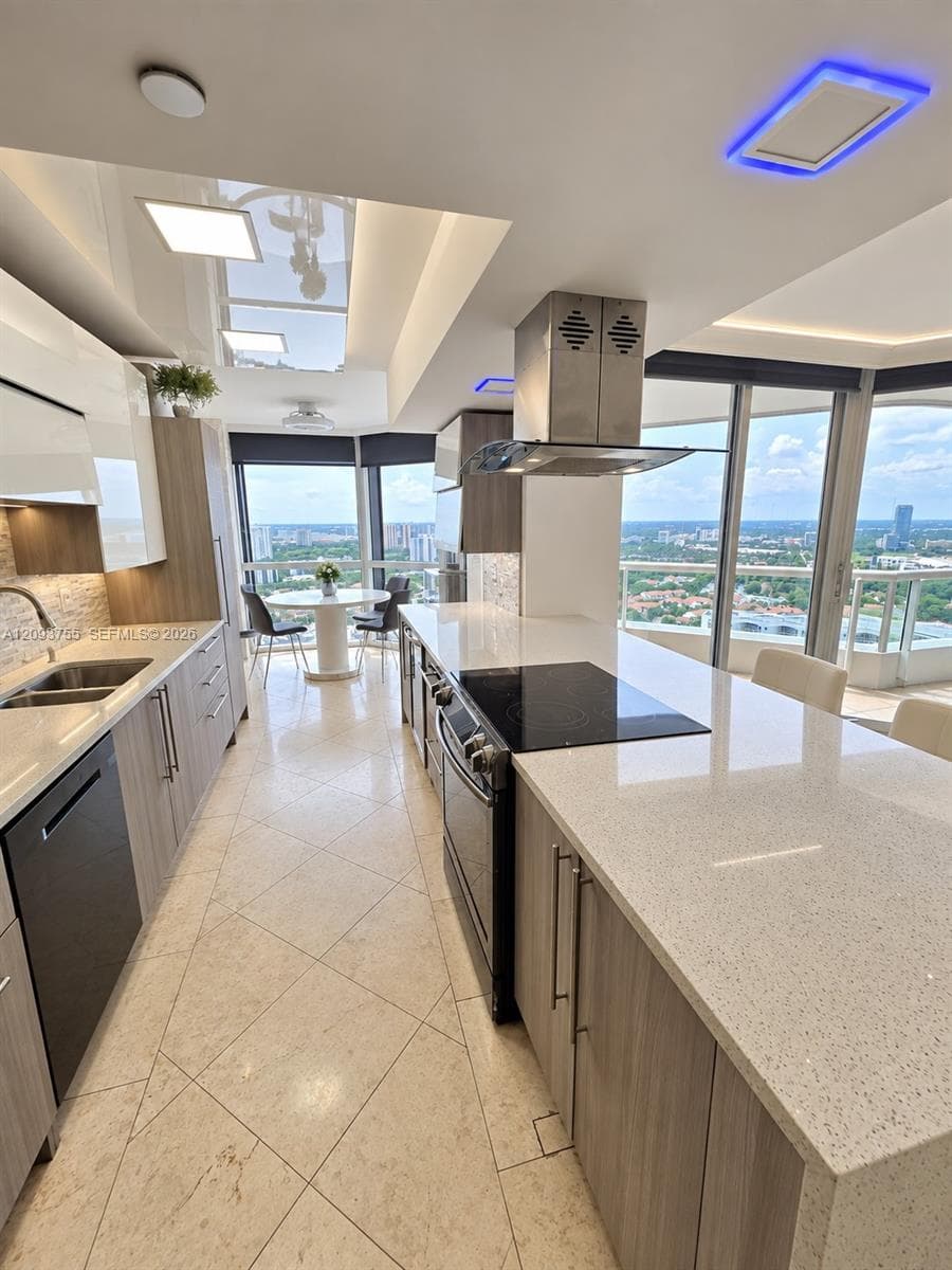 THE POINT · #3105 in Aventura - Photo 3