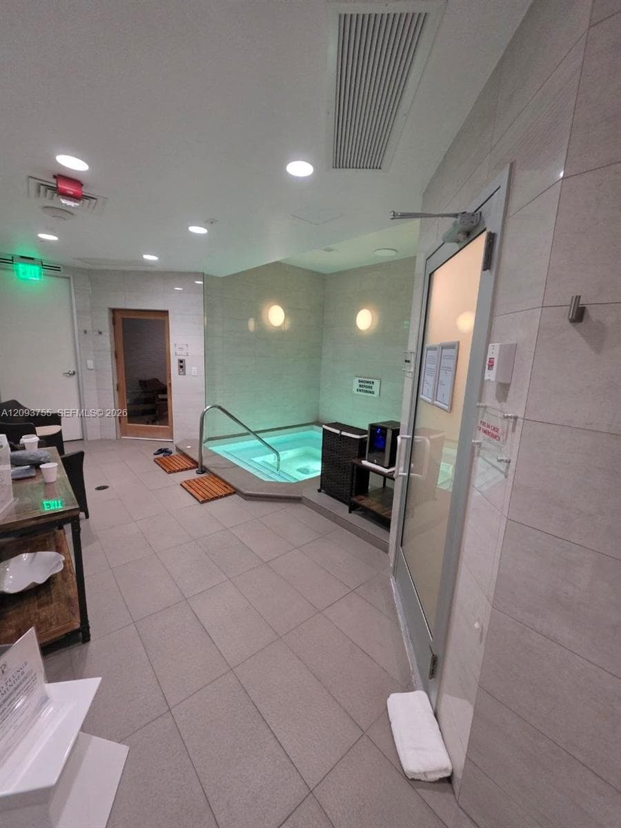 water massage, cold plunge