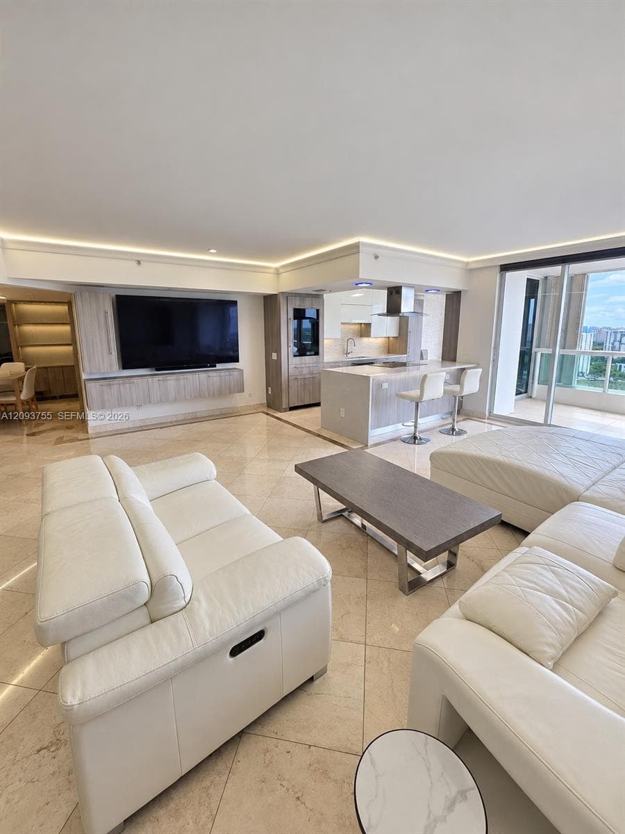 THE POINT · #3105 in Aventura - Photo 4