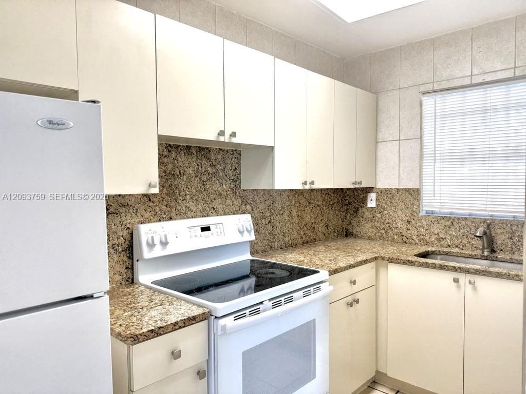GRATIGNY PARK CONDO NO 1 · #301 in Hialeah - Photo 5