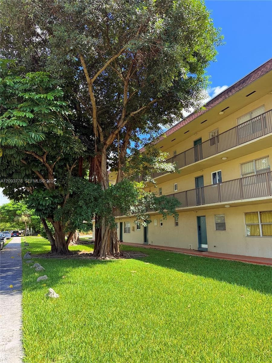 DADELAND PARK CONDO · #305 in Miami - Photo 2