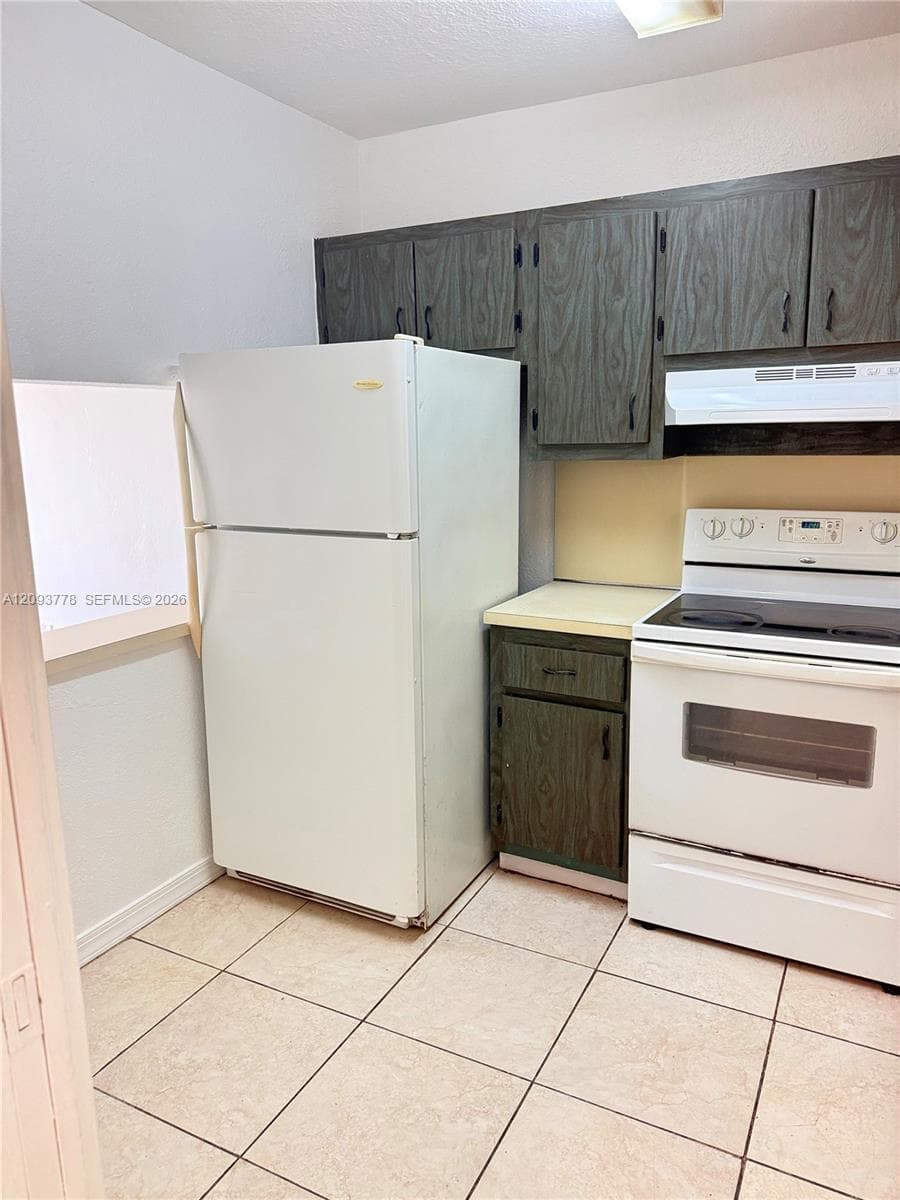 DADELAND PARK CONDO · #305 in Miami - Photo 7