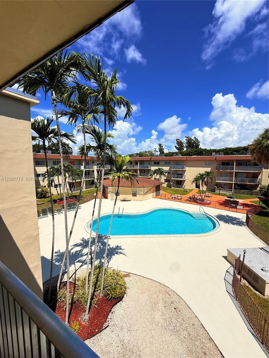 DADELAND PARK CONDO · #305 in Miami - Photo 31