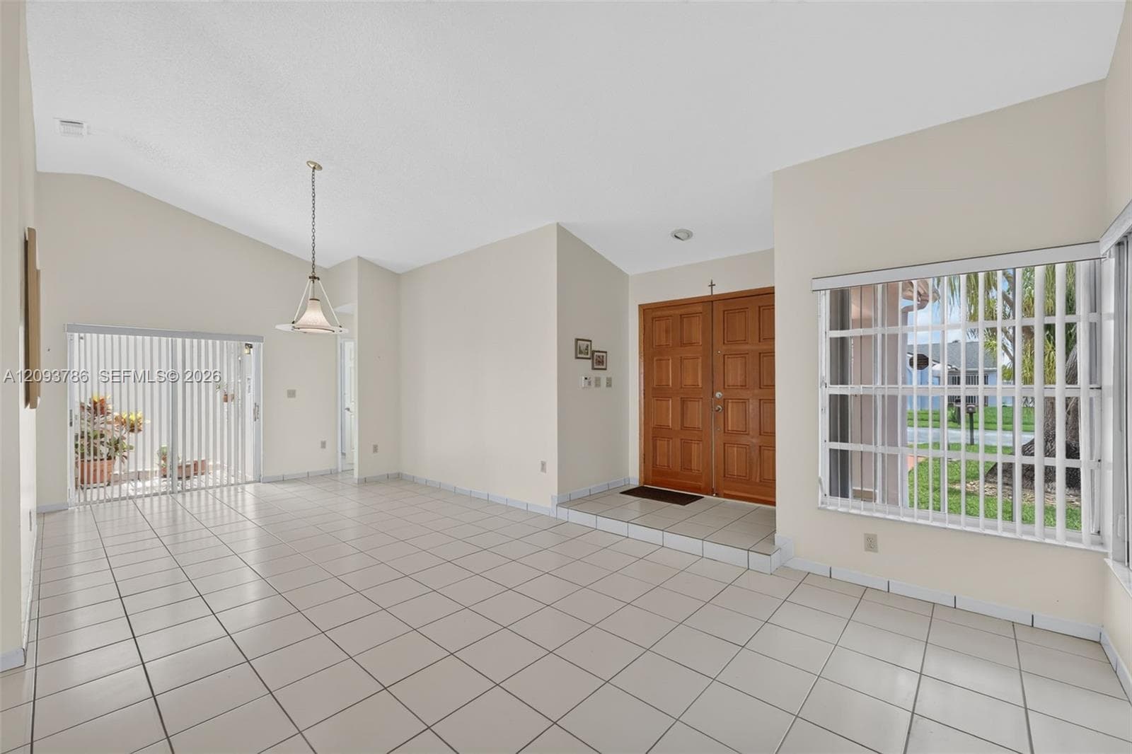 13440 SW 28th St photo 2