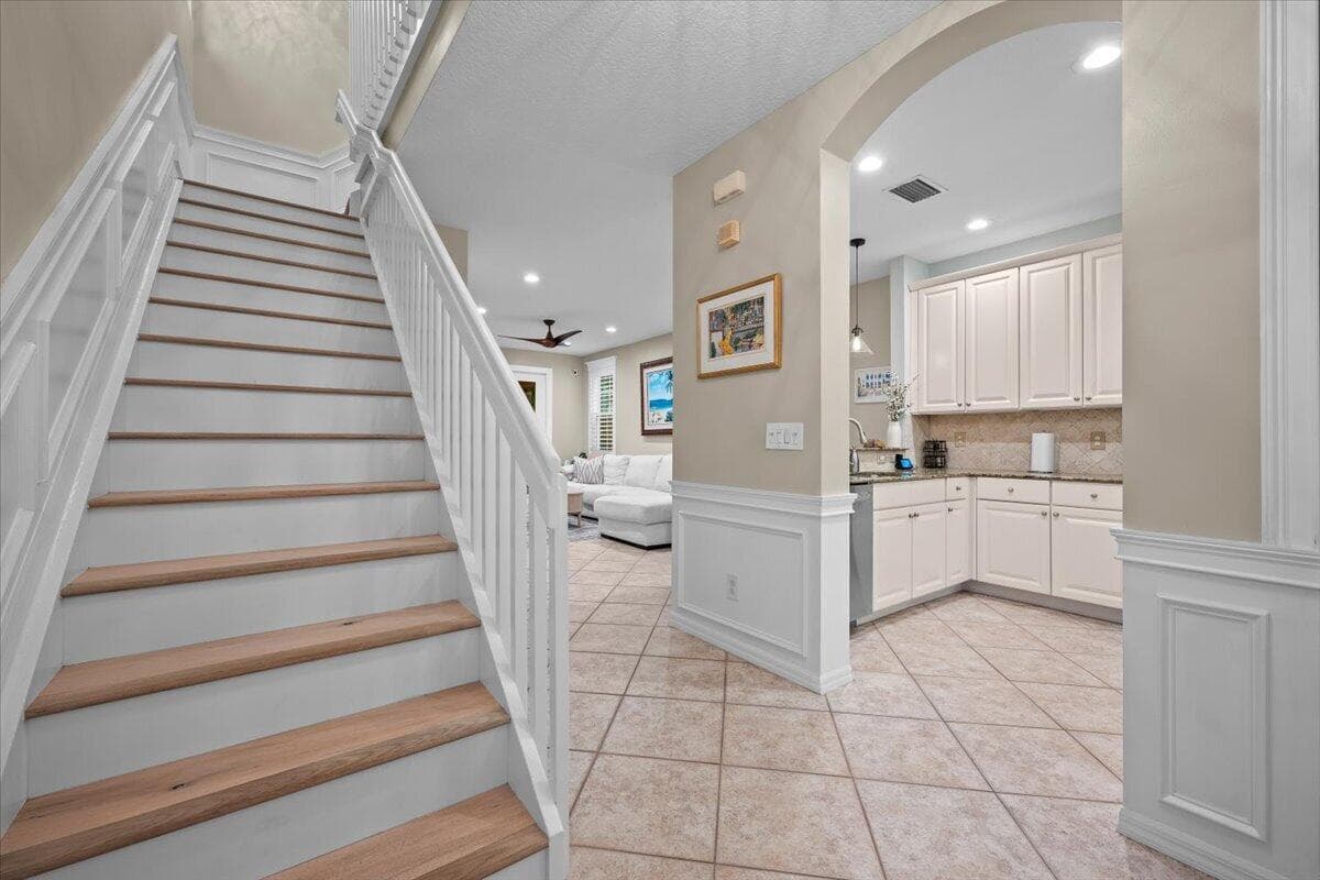 Staircaseto Bedrooms