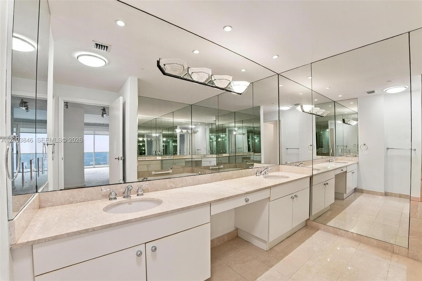 Majestic Tower · #1508 in Bal Harbour - Photo 17