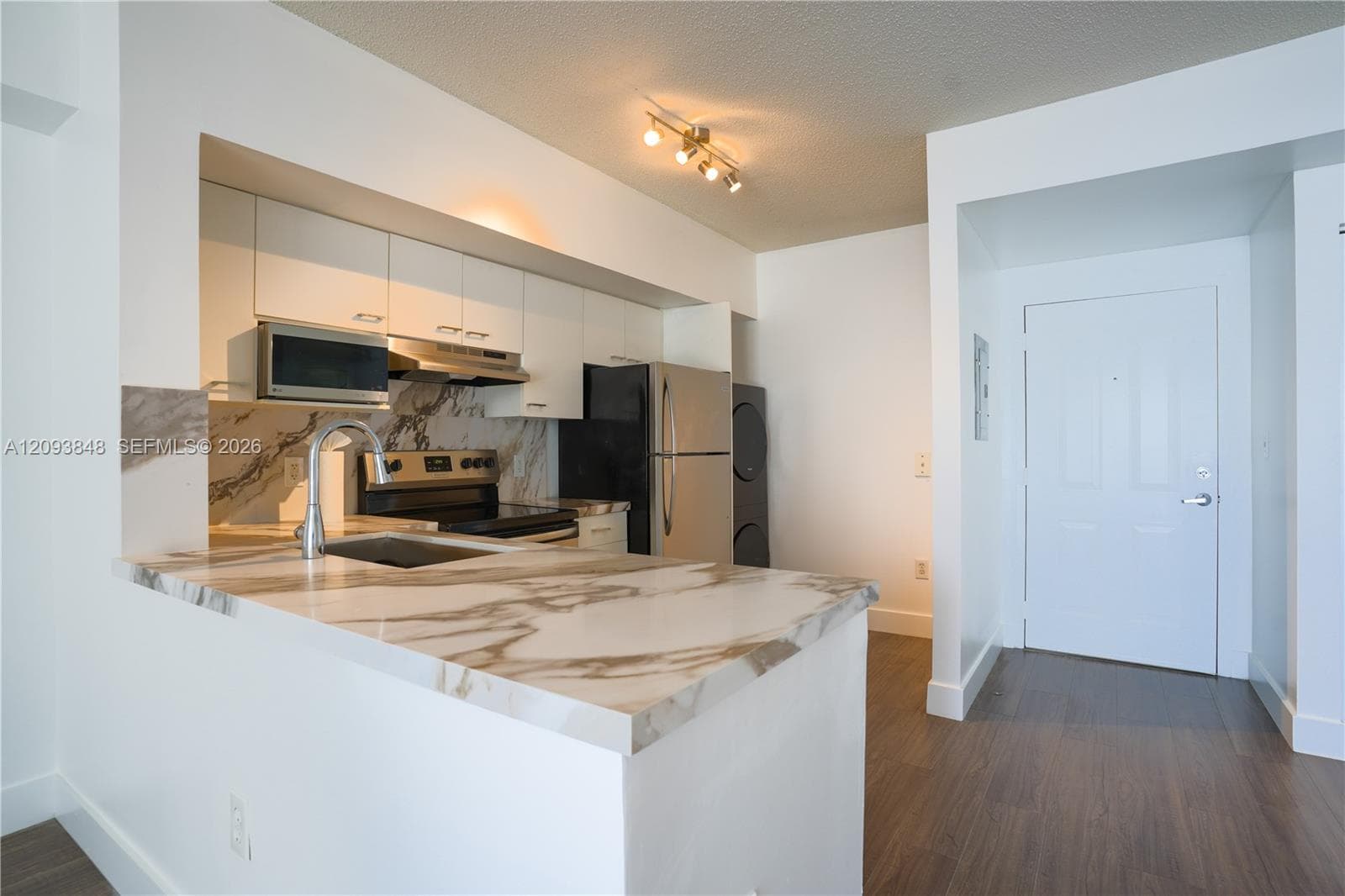 BLUE LAGOON CONDO · #904 in Miami - Photo 3