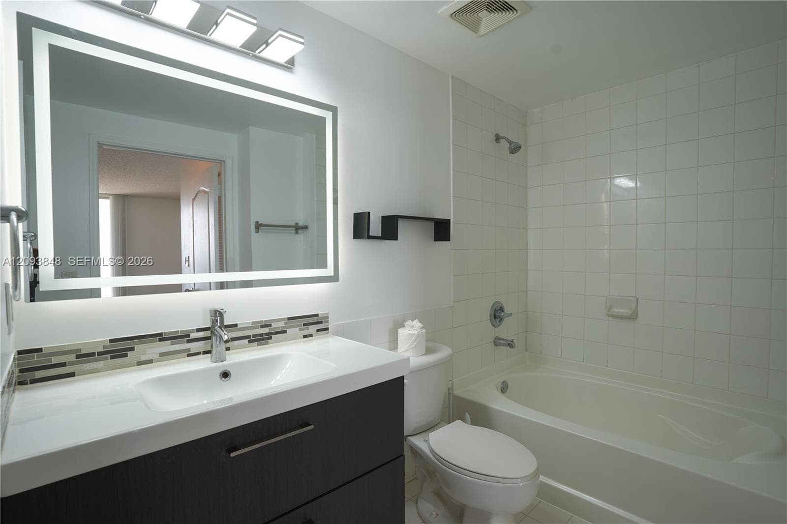 BLUE LAGOON CONDO · #904 in Miami - Photo 19
