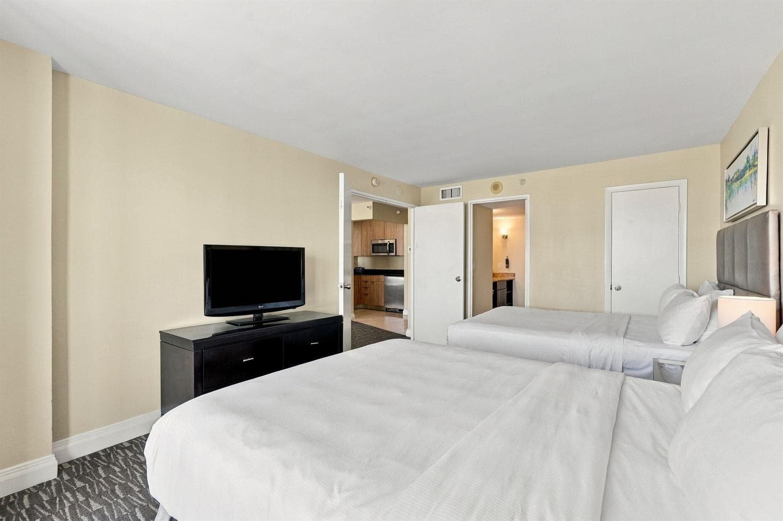 5-web-or-mls-2670_E_Sunrise_Blvd_Unit_11