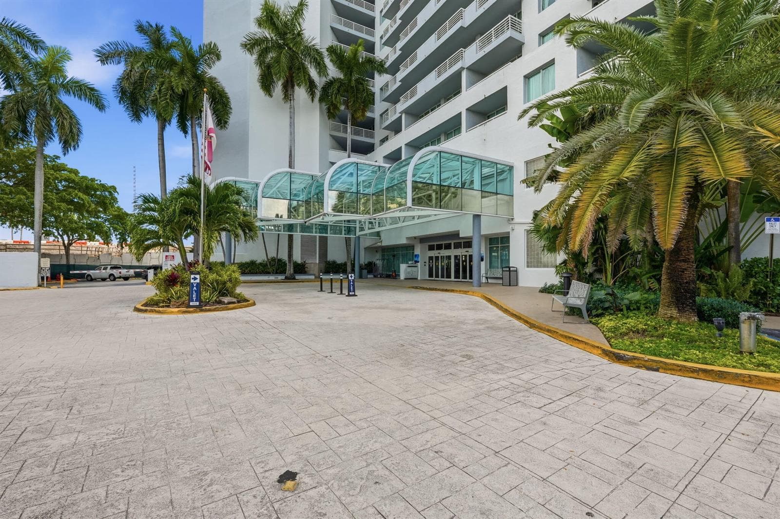 45-web-or-mls-2670_E_Sunrise_Blvd_Unit_1