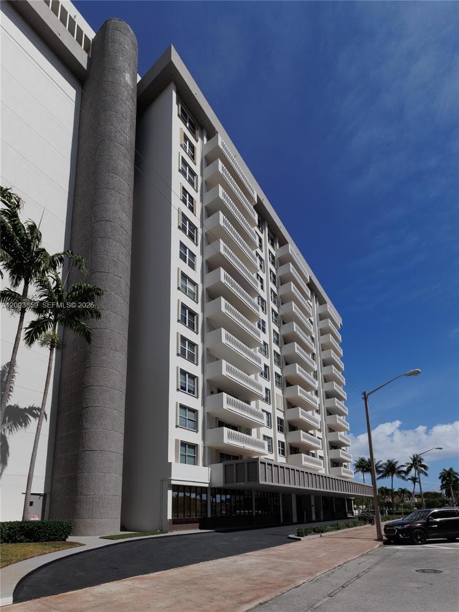 GABLES PLAZA CONDO · #203 in Coral Gables - Photo 2