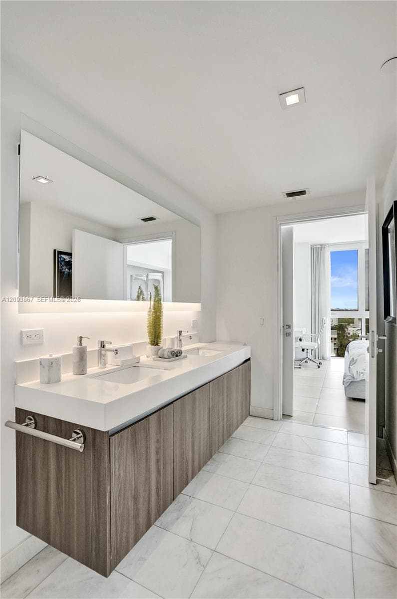 TIFFAN Y HOUSE · #1212 in Fort Lauderdale - Photo 17