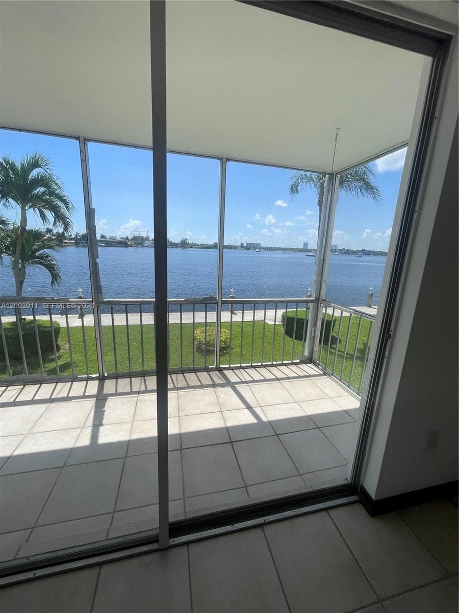 POINT EAST SEC 4 CONDO · #R205 in Aventura - Photo 2