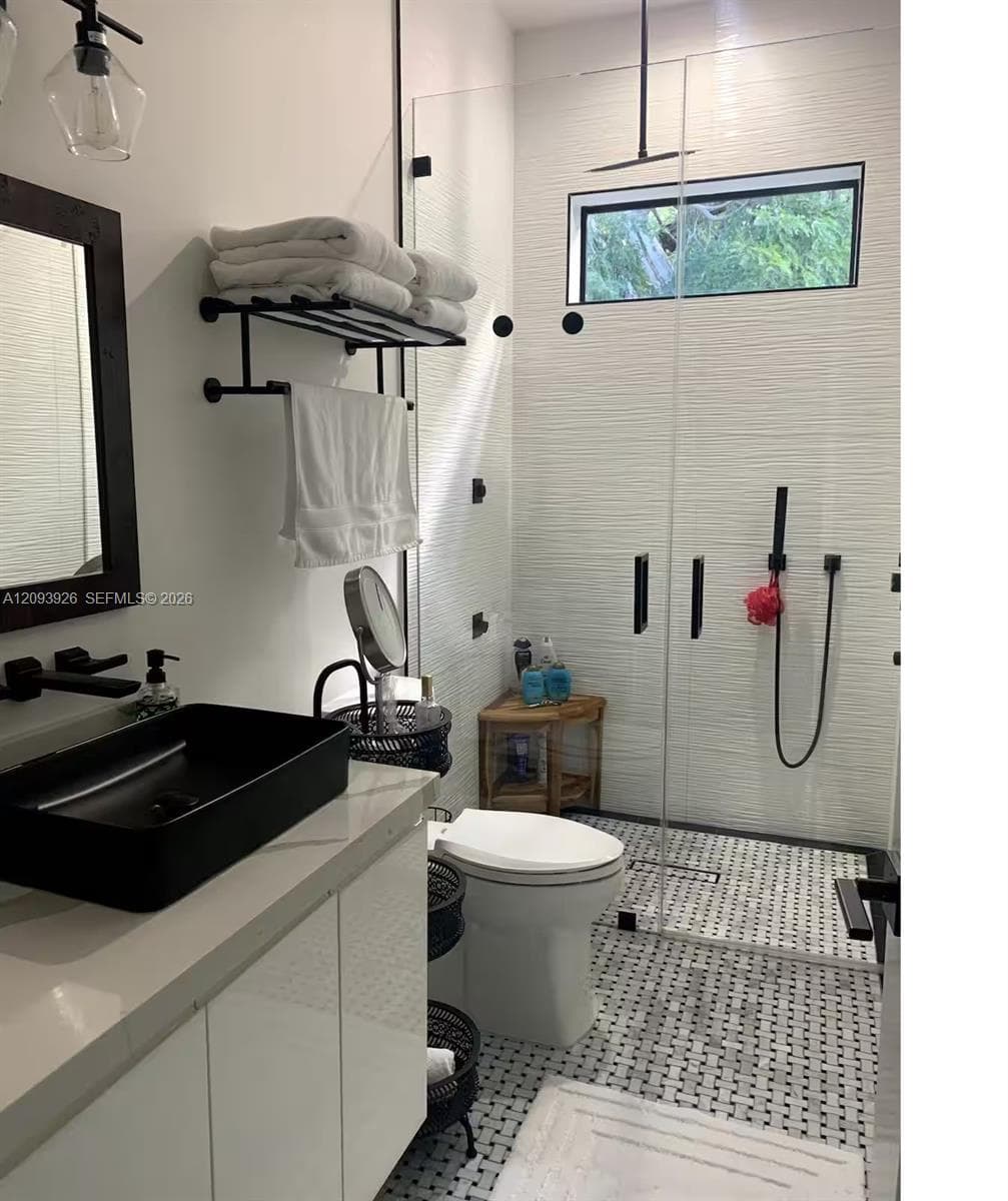 2nd Floor Guest Full Bathroom