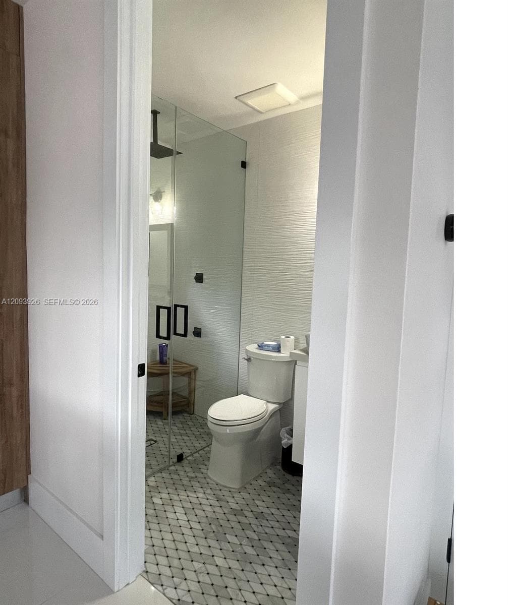 Groundfloor full bathroom