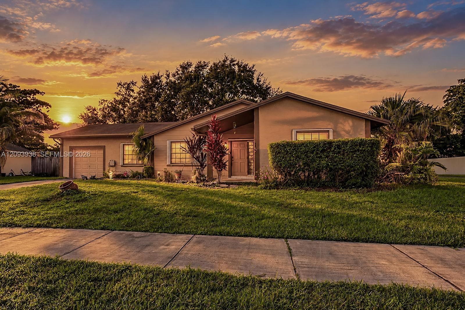 908 Cardinal Pl photo 2