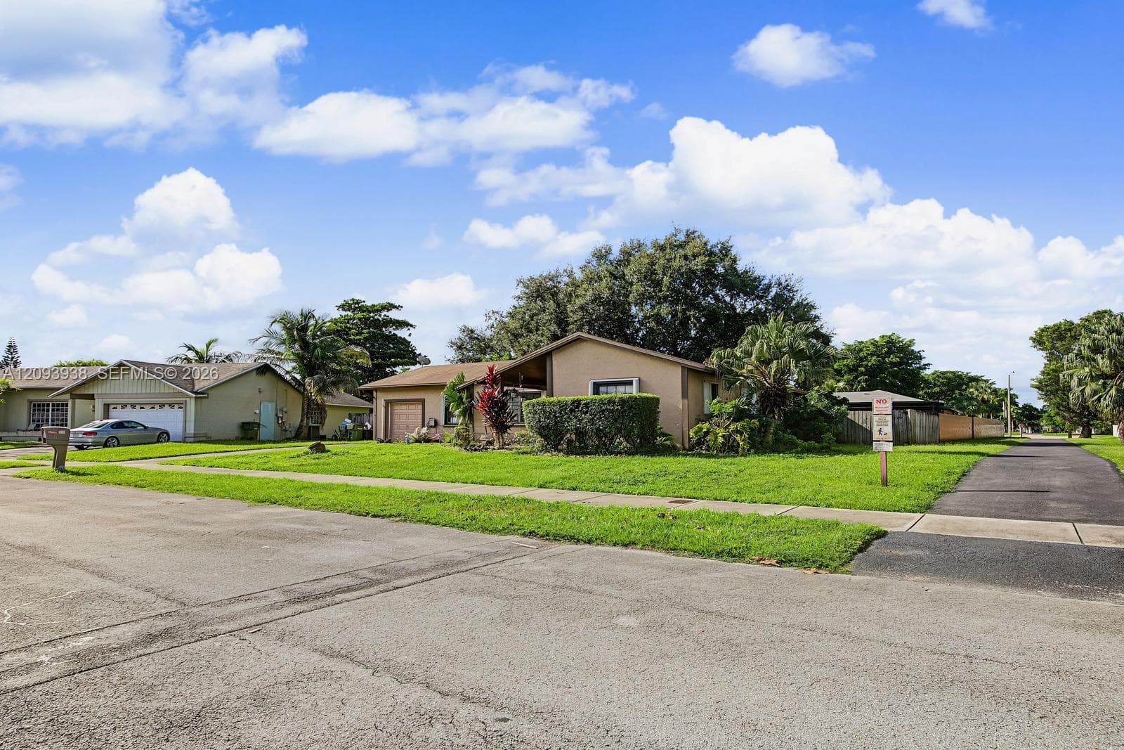 908 Cardinal Pl photo 1