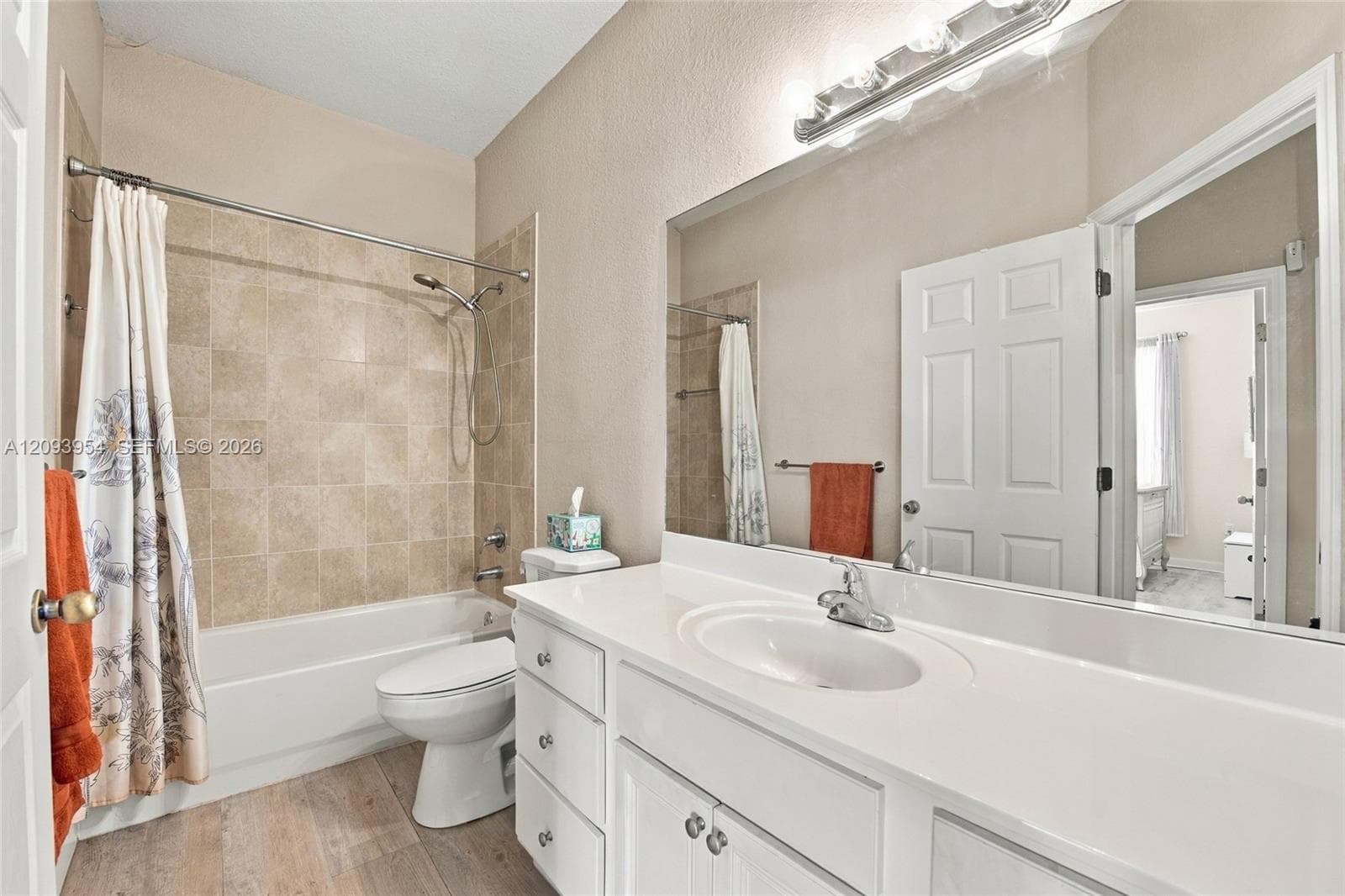 1025 NE 207th Ter photo 32