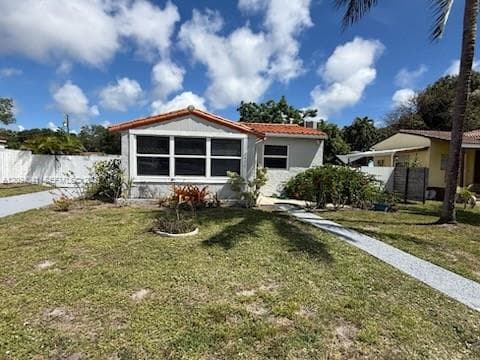 2471 Dewey St photo 2
