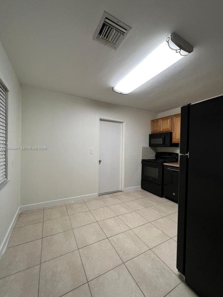 2471 Dewey St photo 6