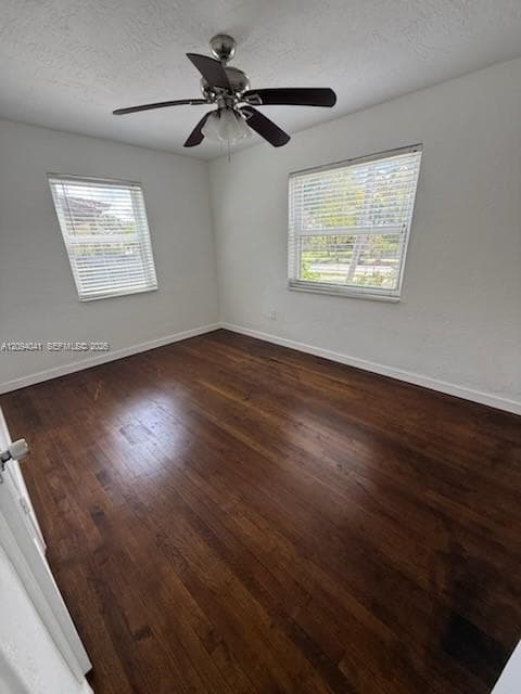 2471 Dewey St photo 4