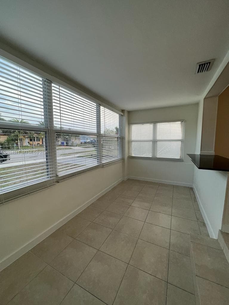 2471 Dewey St photo 8