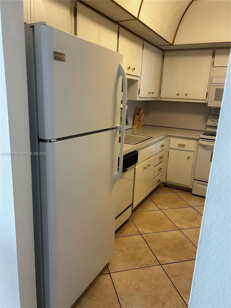 HEMISPHERES CONDO · #9K in Hallandale Beach - Photo 17