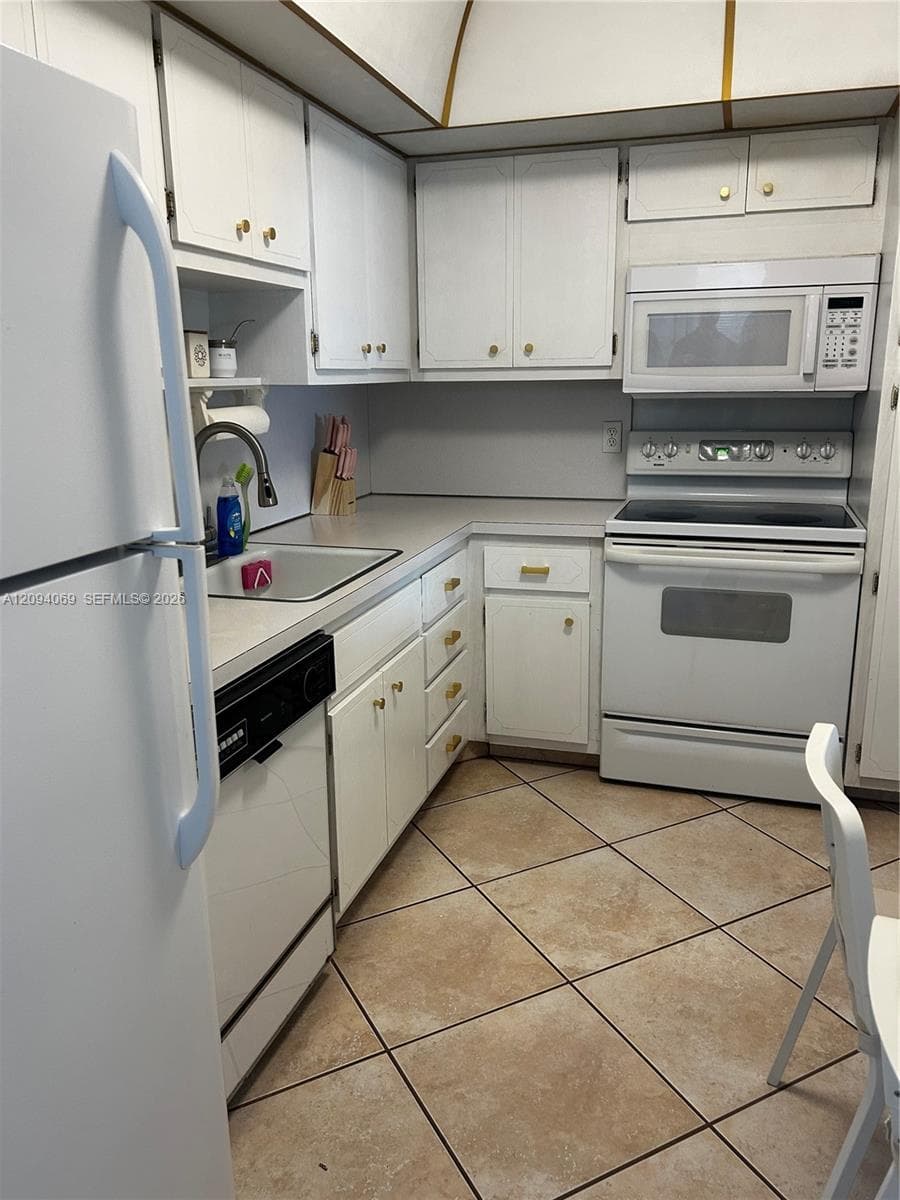 HEMISPHERES CONDO · #9K in Hallandale Beach - Photo 16