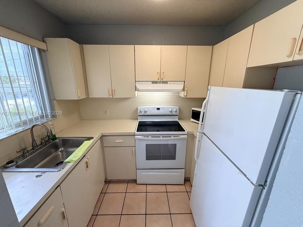 MANZANILLO CONDO · #8 in Hialeah - Photo 7