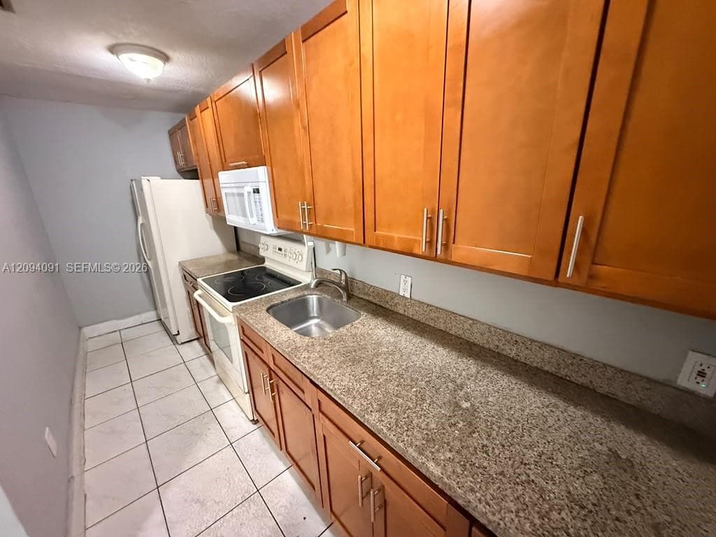 633 W 68th St #633 photo 3