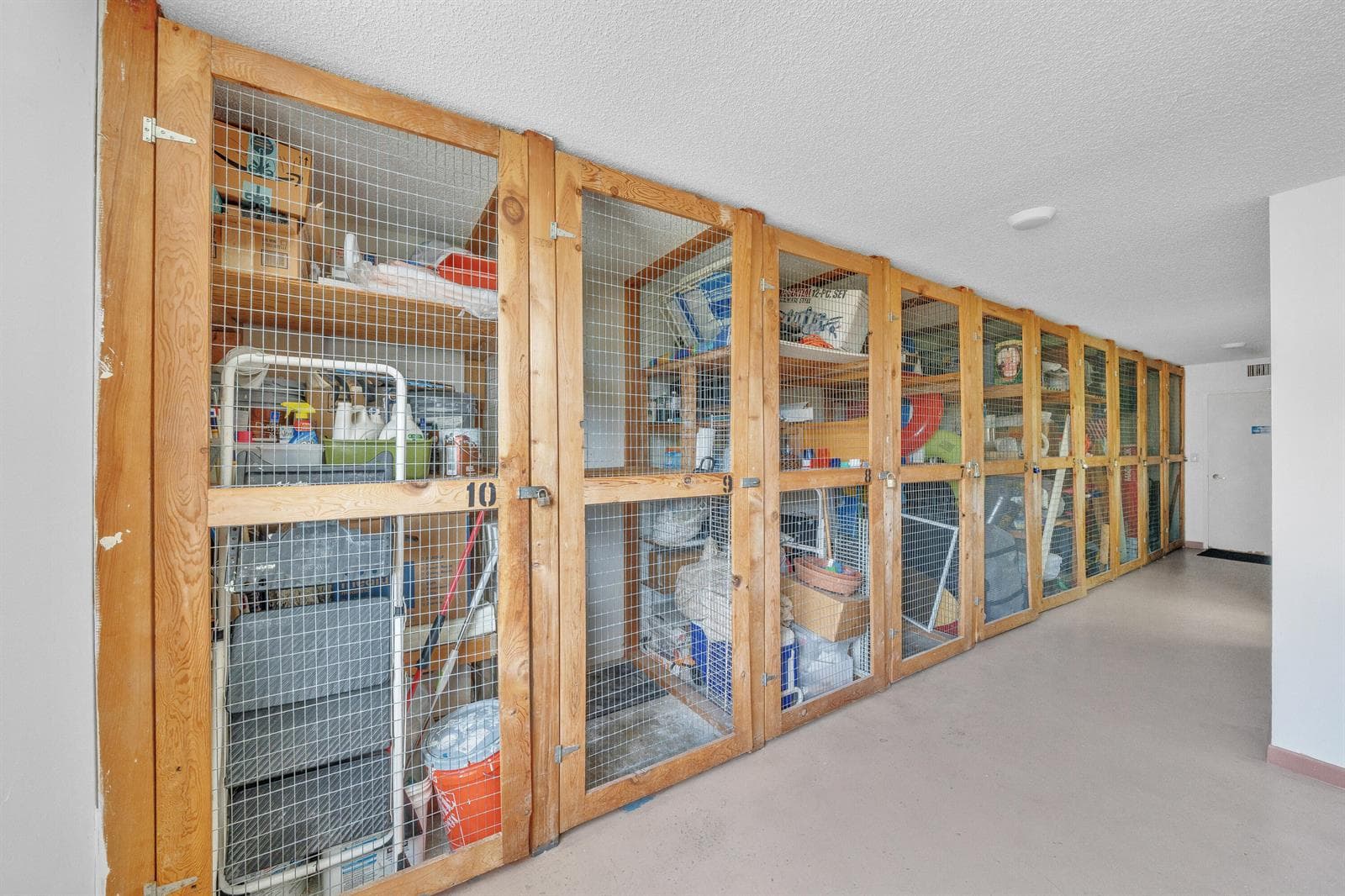 17 Storage+Laundry Room (2)