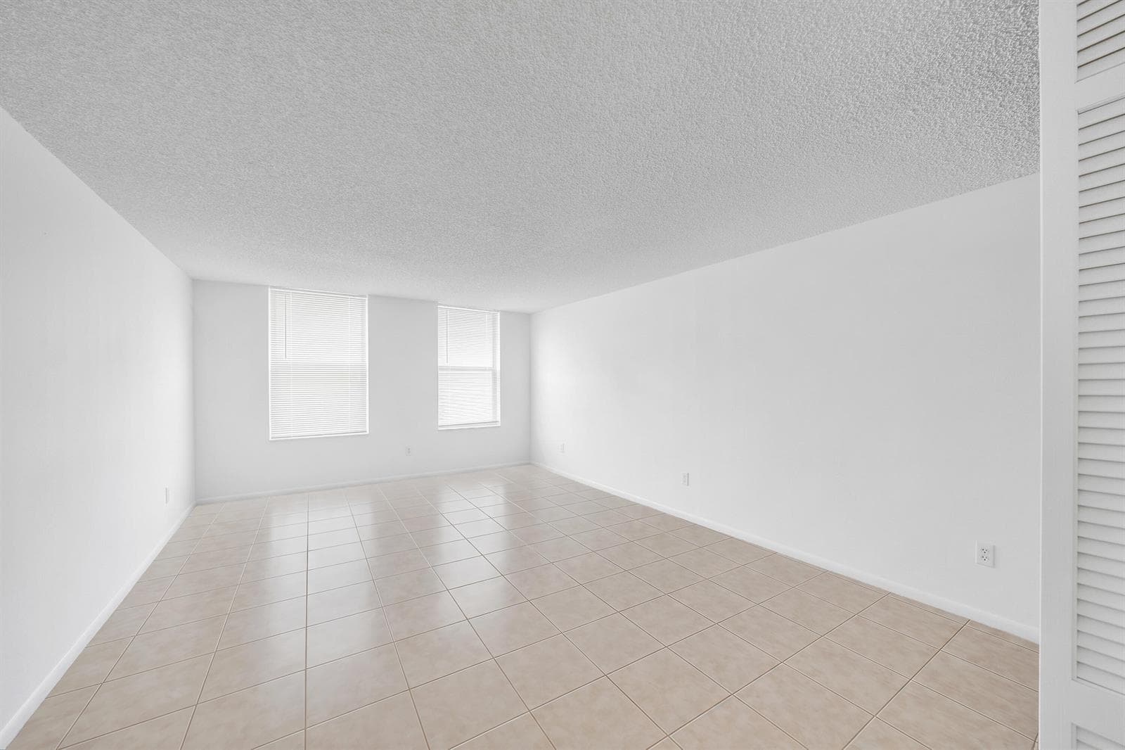 12 Guest Bedroom