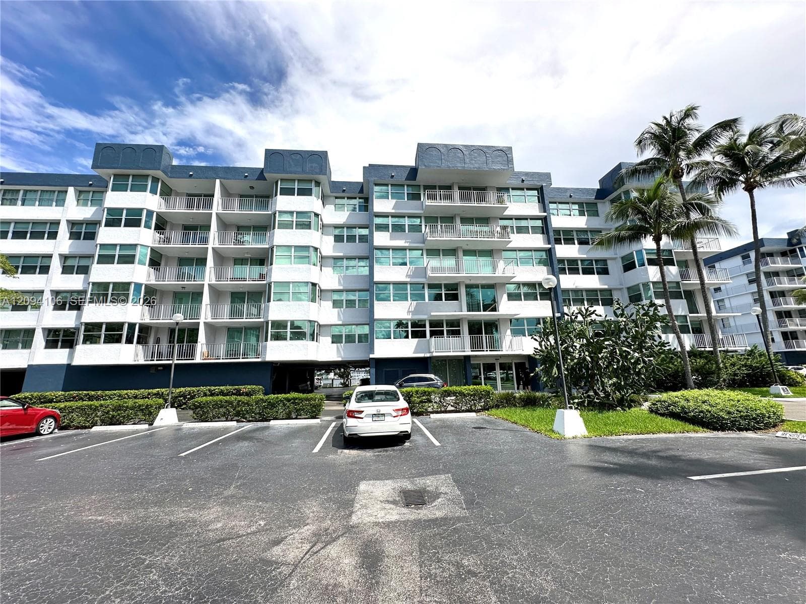 REEF EAST CONDO · #5D in North Miami Beach - Photo 2
