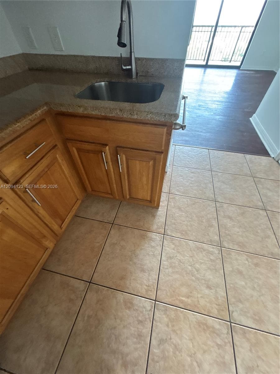 KEYSTONE PARK CONDO · #813 in Miami - Photo 6