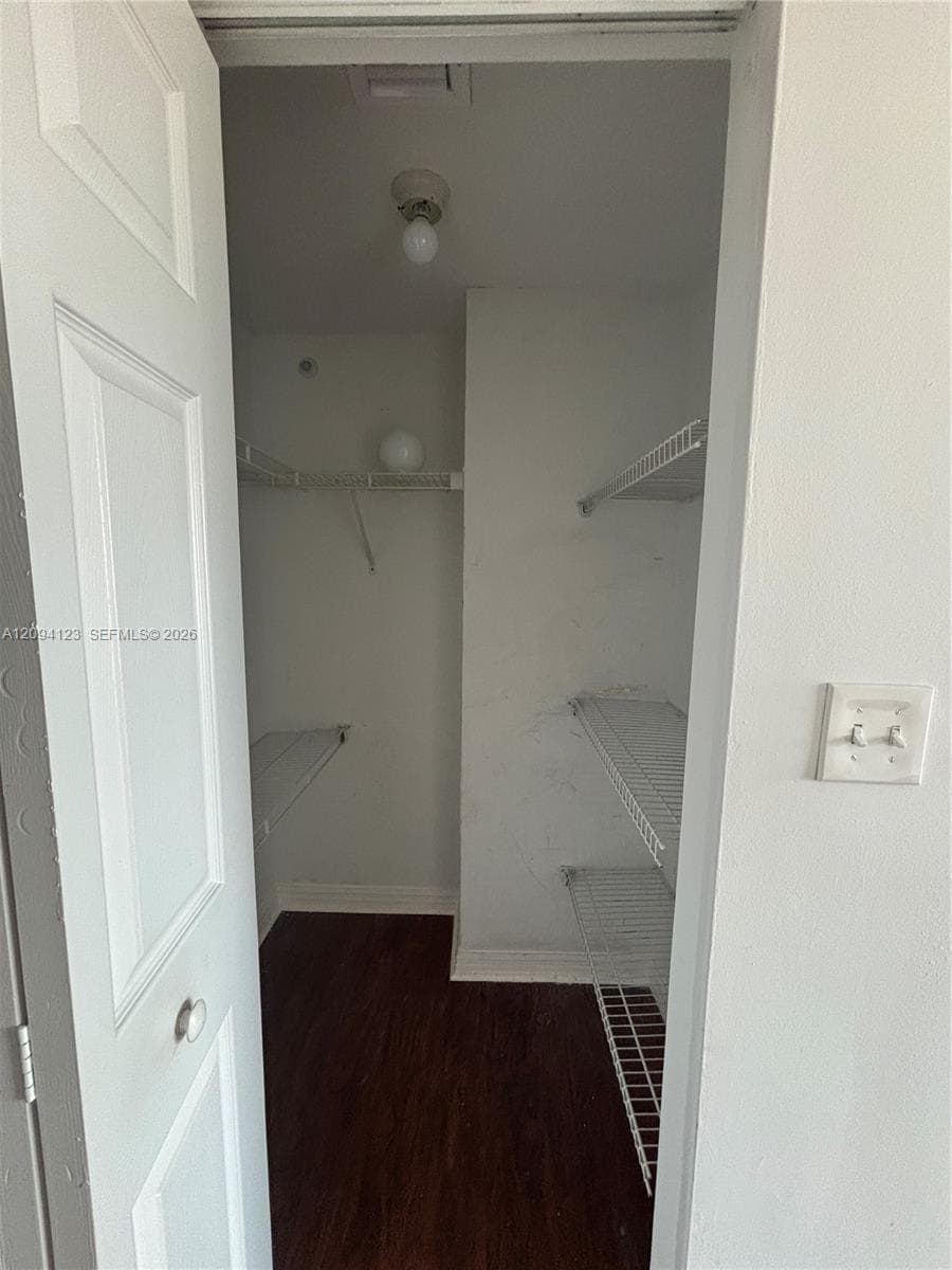 KEYSTONE PARK CONDO · #813 in Miami - Photo 9