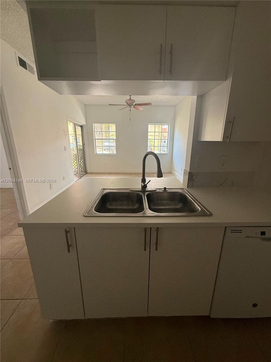LA HACIENDA COUNTRY CLUB · #F in Hialeah - Photo 3