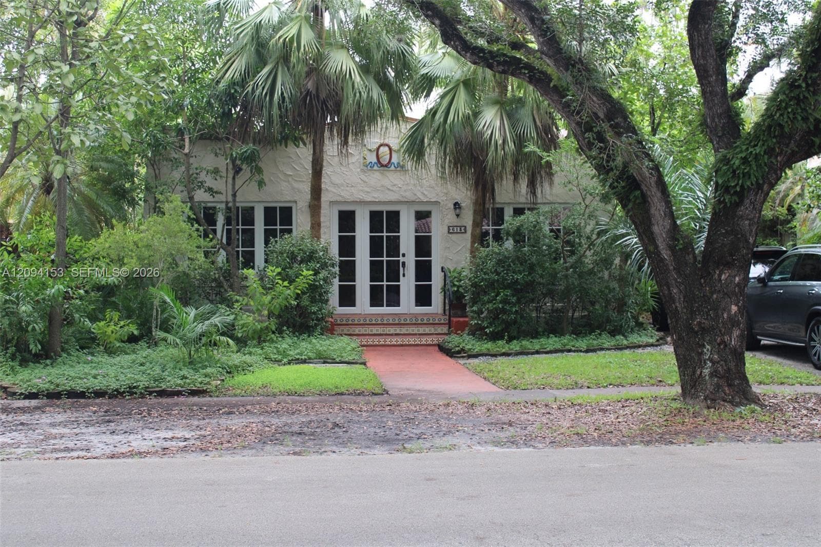613 Navarre Ave photo 1