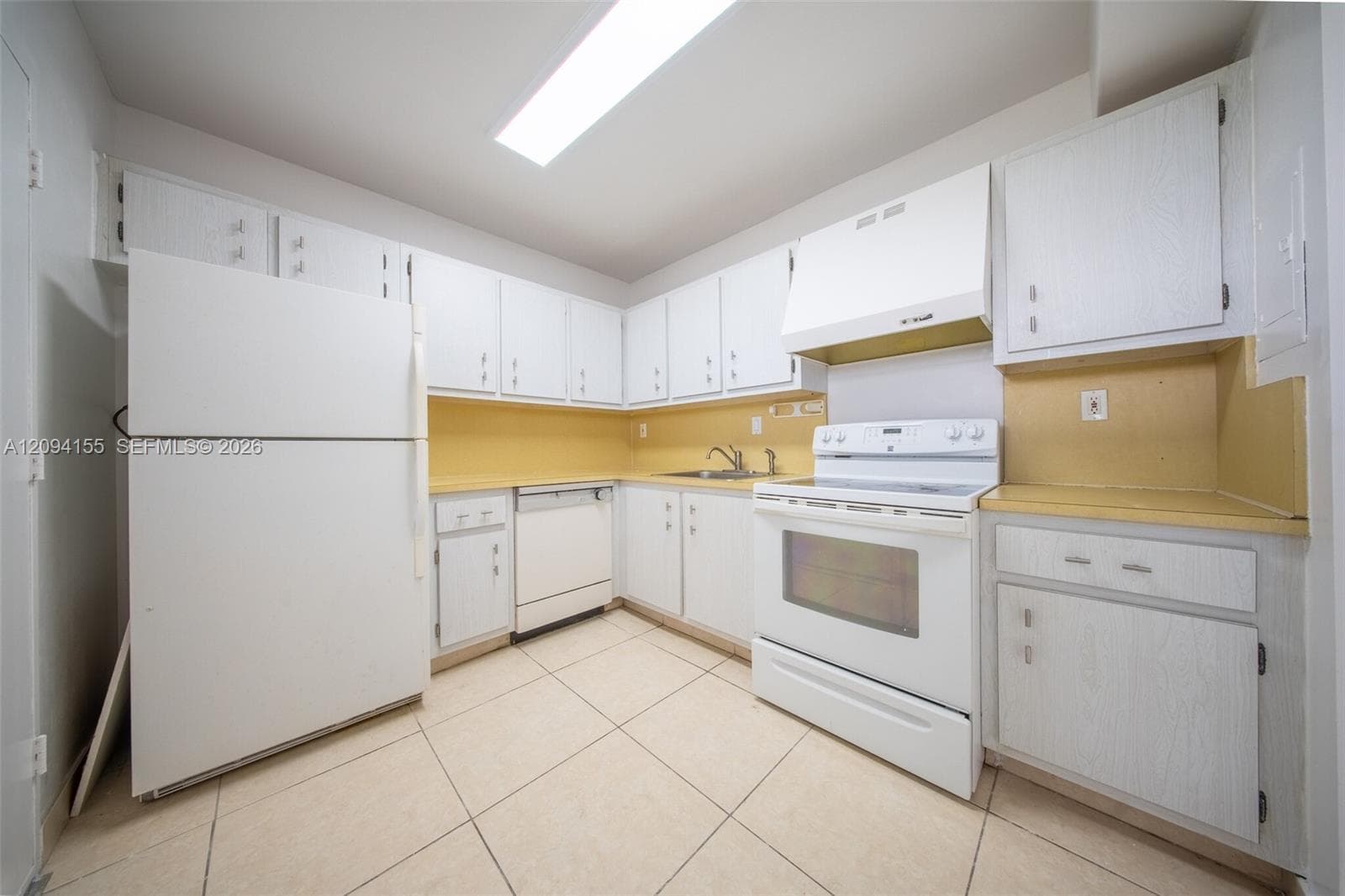 OLYMPUS CONDO PHASE · #225 in Hallandale Beach - Photo 3