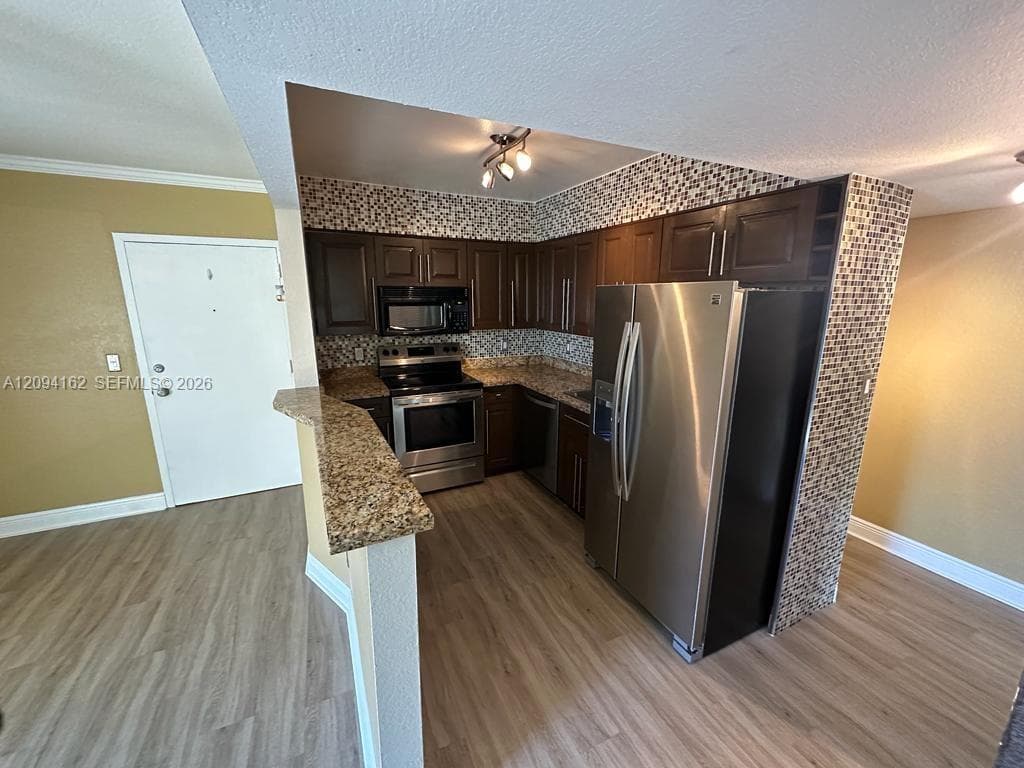 DORAL GARDENS II CONDO · #306 in Doral - Photo 2