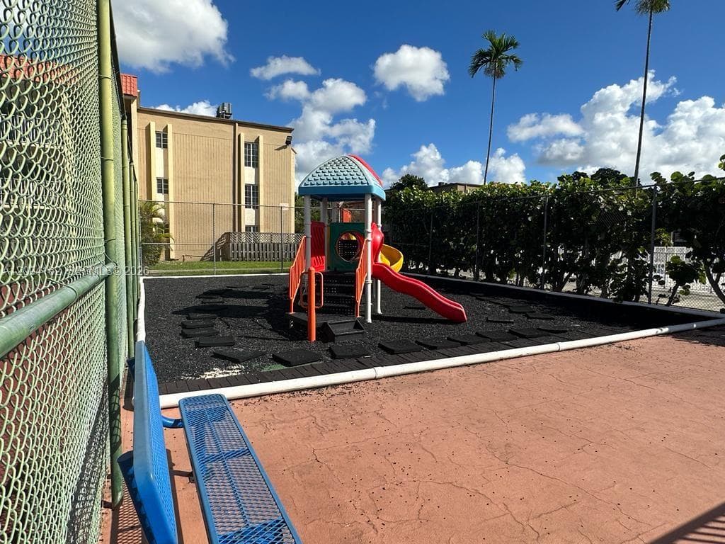 DORAL GARDENS II CONDO · #306 in Doral - Photo 15