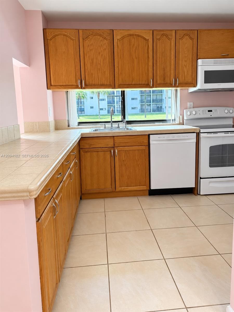 PLAZA OF AMERICAS CONDO 3 · #117 in Sunny Isles Beach - Photo 2