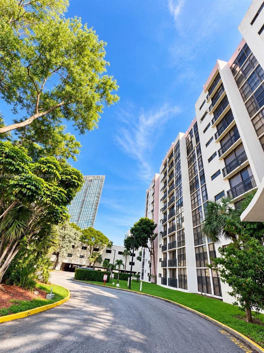PLAZA OF AMERICAS CONDO 3 · #117 in Sunny Isles Beach - Photo 12