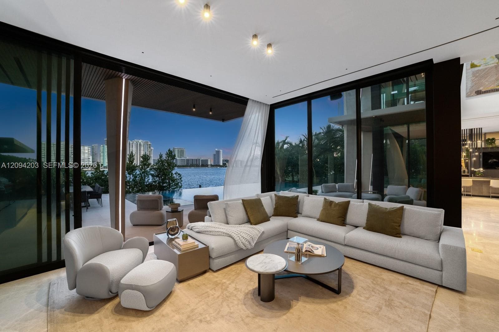 217 E Rivo Alto Dr photo 17